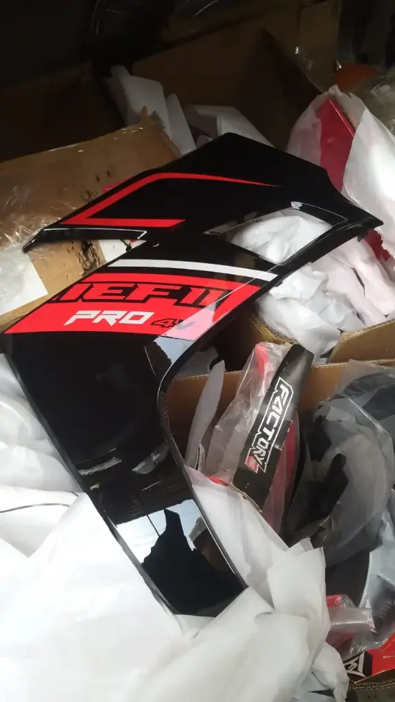 [R250-II0466NEG] LATERAL DE MASCARILLA DERECHO CHIEF II PRO NEGRO R250-II0466NEG