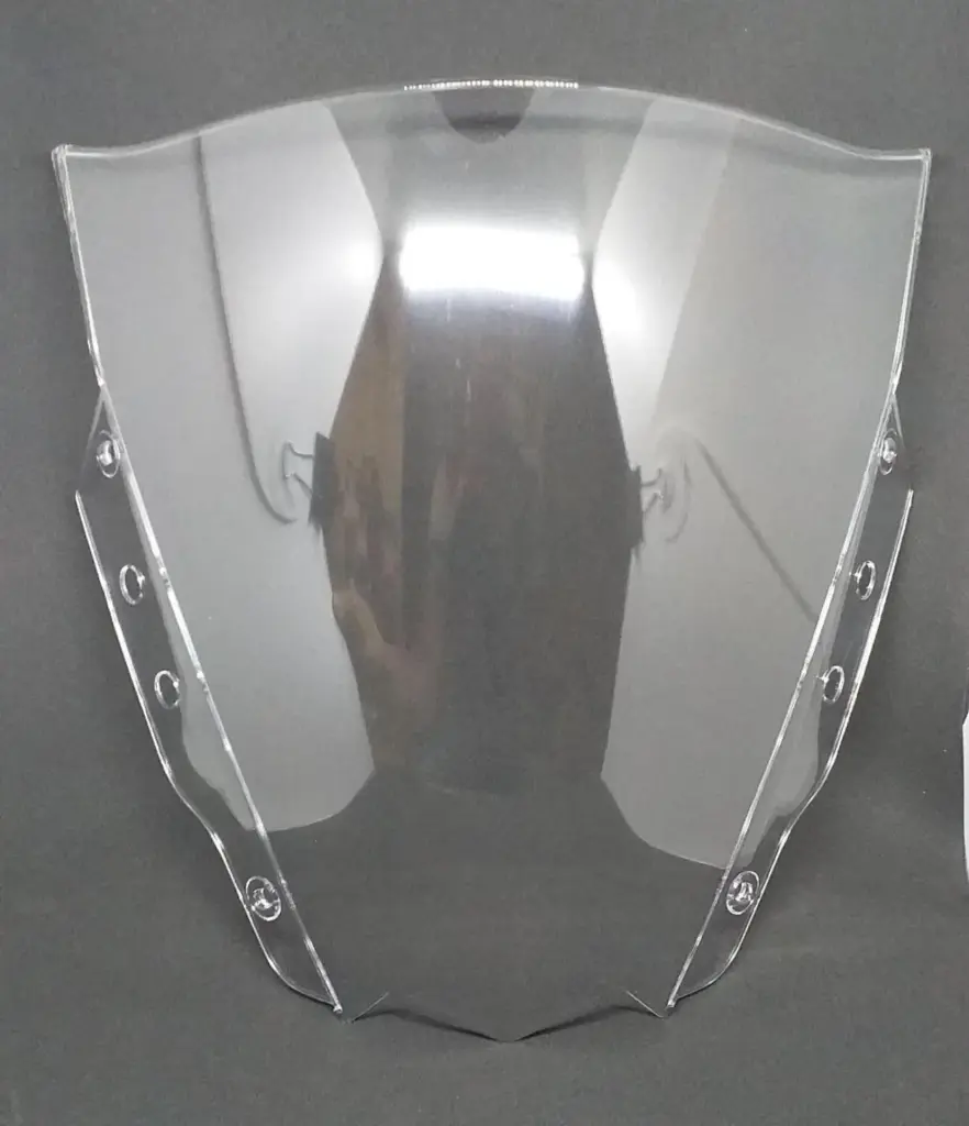 [R250-II0304] PARABRISA    CHIEF II